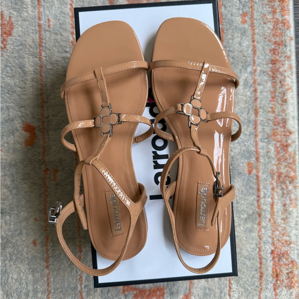 Larroude Hana Flat Sandal | Size 7 | Nude